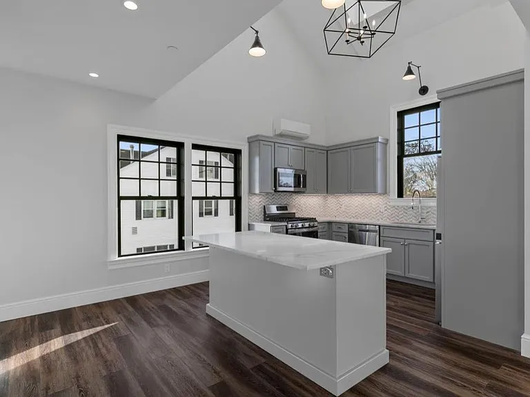"Windsor" - 2BR 2 1/2 BA @ 96 East Ave