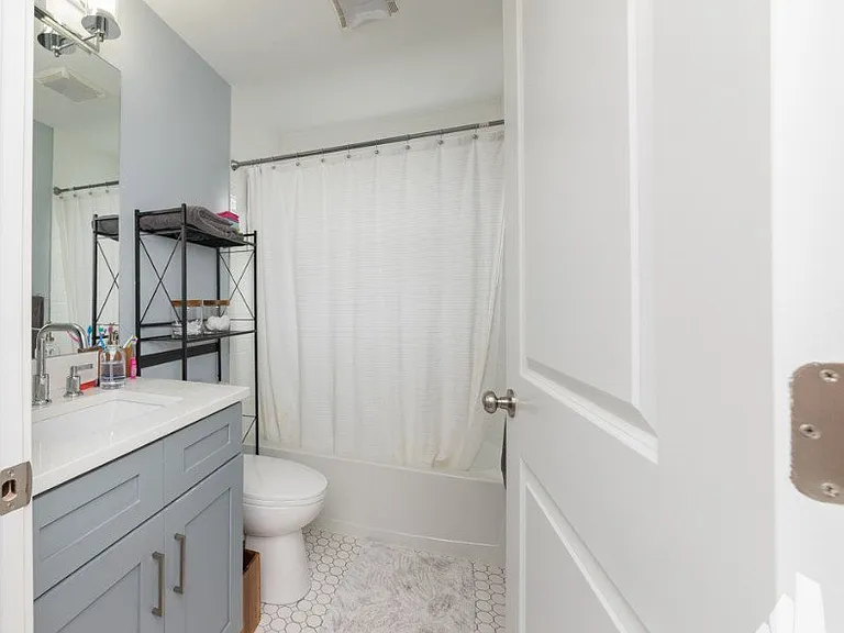 3570 W Dickens Ave #2 — Photo 18