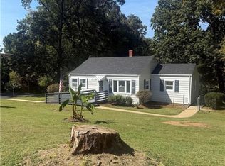1207 W Osborn Rd, Farmville, VA 23901