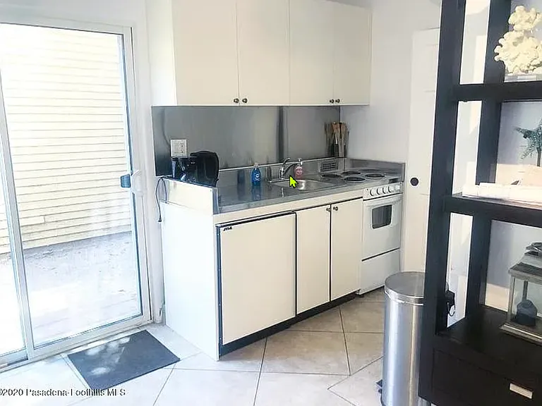 748 1/2 N La Jolla Ave #1/2 — Photo 4