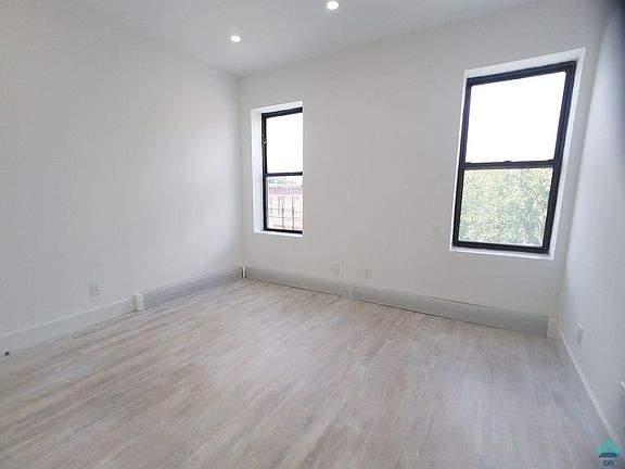 4th image of 220 Kosciuszko St APT 3B