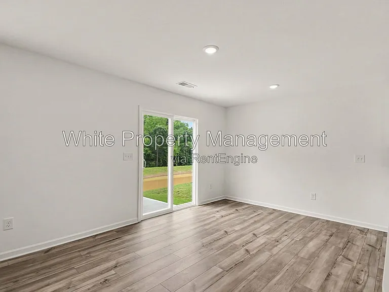 313 W 18th St — Photo 12