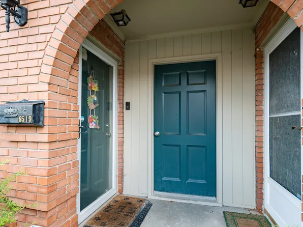 8519 Canterbury Sq E, Indianapolis, IN 46260