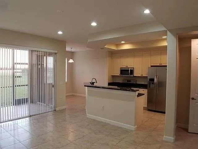 8207 NW 128th Ln — Photo 5