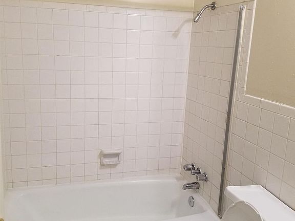 5th image of 137 Holston Ct APT 4