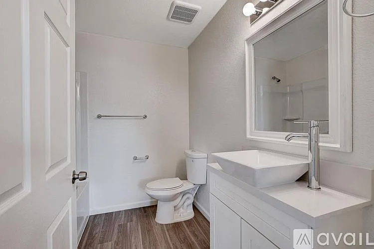 405 S 10th St #10 — Photo 3