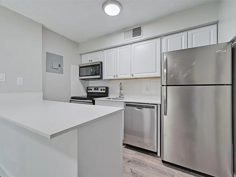 1200 Banister Ln #4 — Photo 10