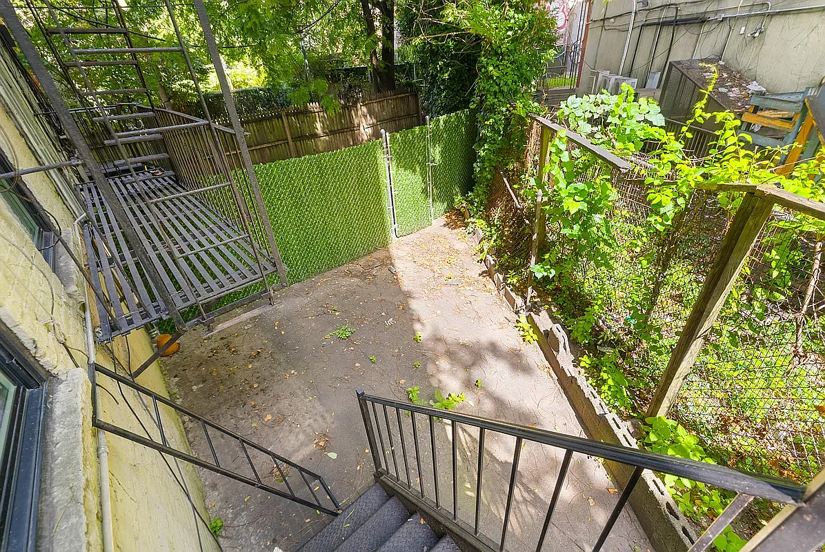 1019 Putnam Avenue — Photo 2