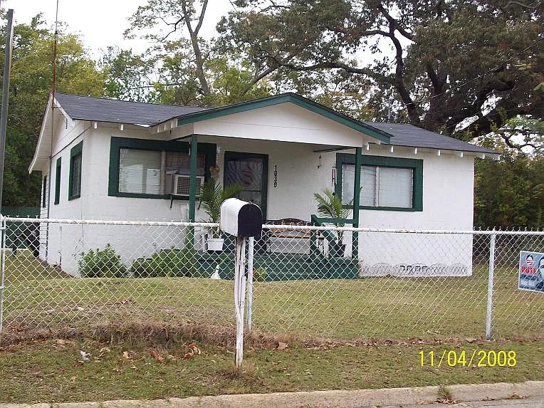 1030 Chickasaw St — Photo 1