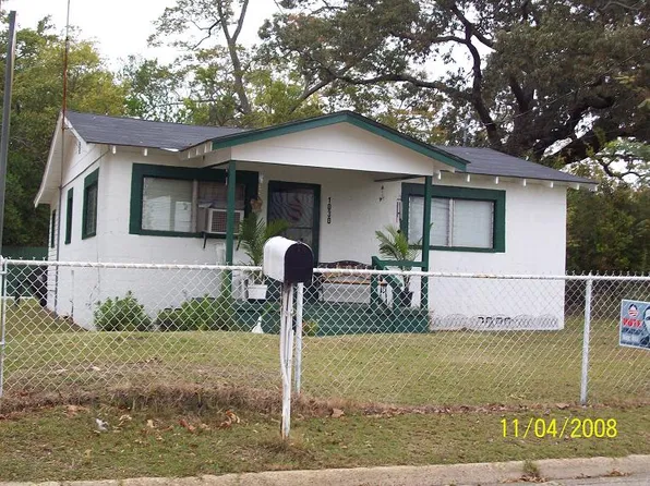 1030 Chickasaw St, Dothan, AL 36303