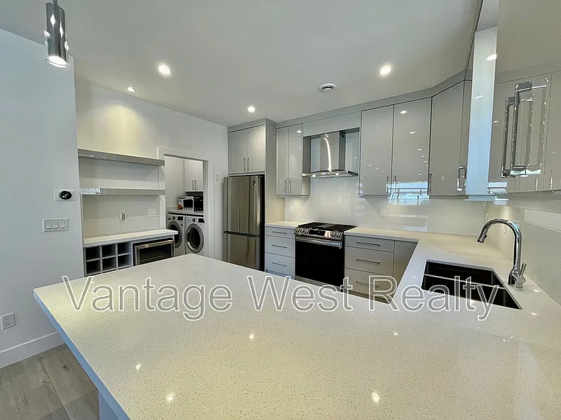 3 bed, 2.5 bath, 1351 sqft, $2,900 — Photo 3