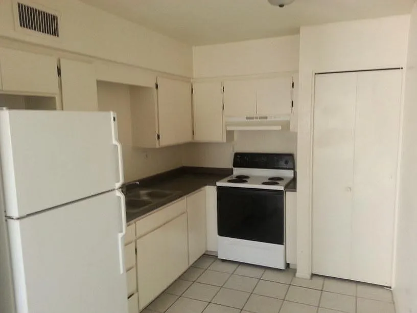 2 bed, 1.0 bath, 500 sqft, $999 — Photo 2