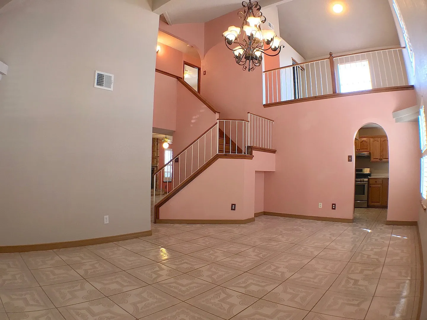 Northeast Refrig A/C 3bed/2.5bath home! — Photo 2