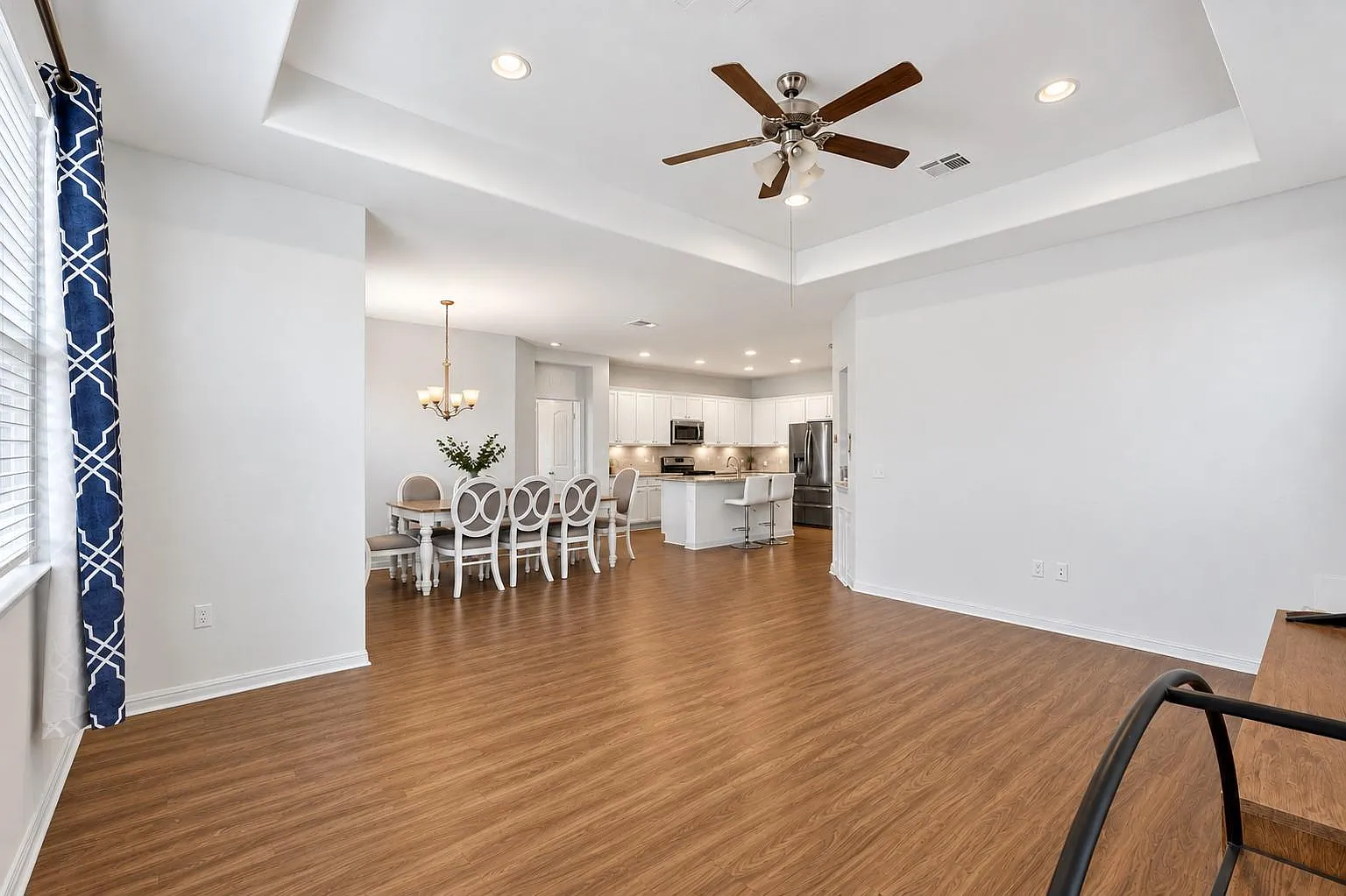 3 bed, 2.0 bath, 2068 sqft, $2,400 — Photo 4
