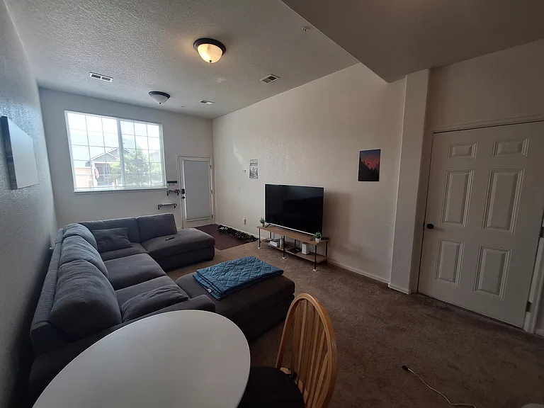 2507 Lynnhaven Ln — Photo 2