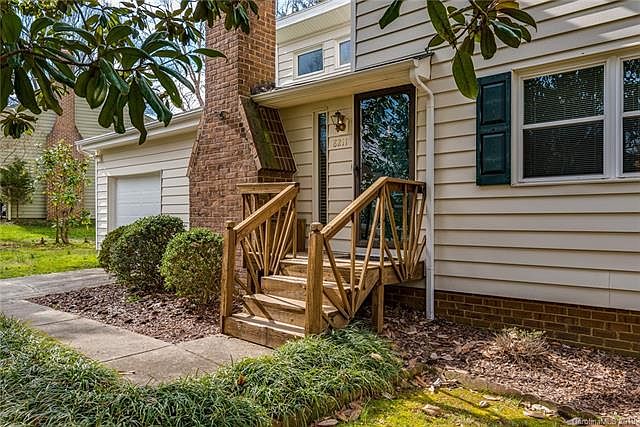 1st image of 8211 Park Vista Cres