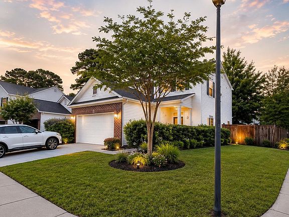 4th image of 204 Tuscany Ct