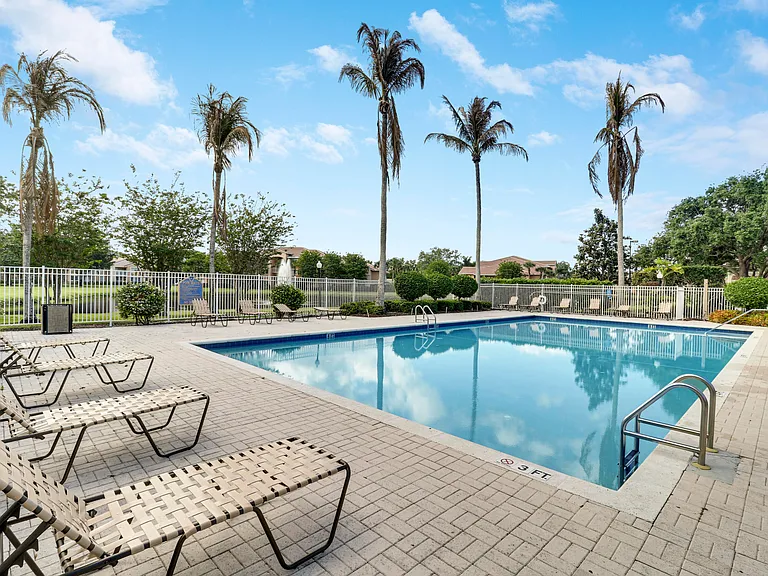 141 SW Palm Dr #306 — Photo 45