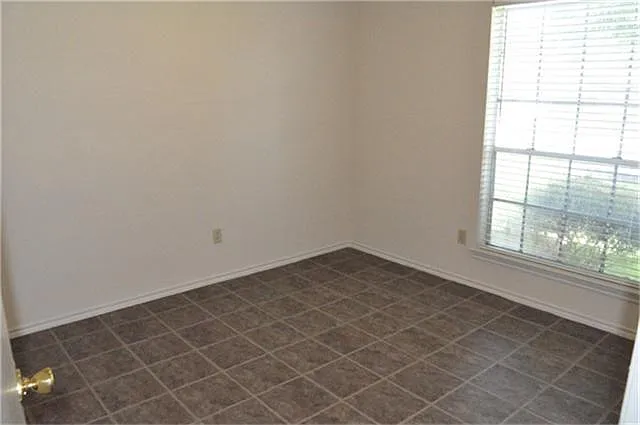 2119 Fountain Dr — Photo 13