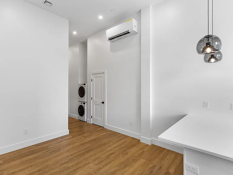 99 Richmond St #205 — Photo 10