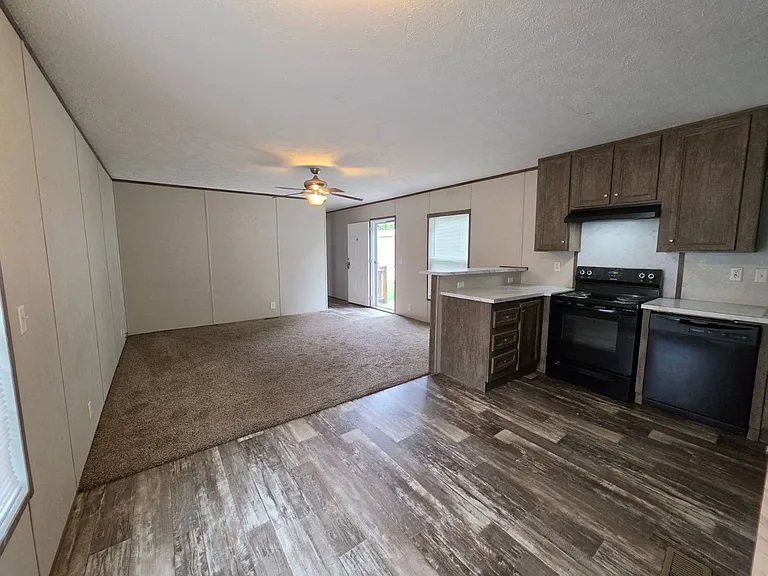 2320 E Macarthur Rd #P03 — Photo 5