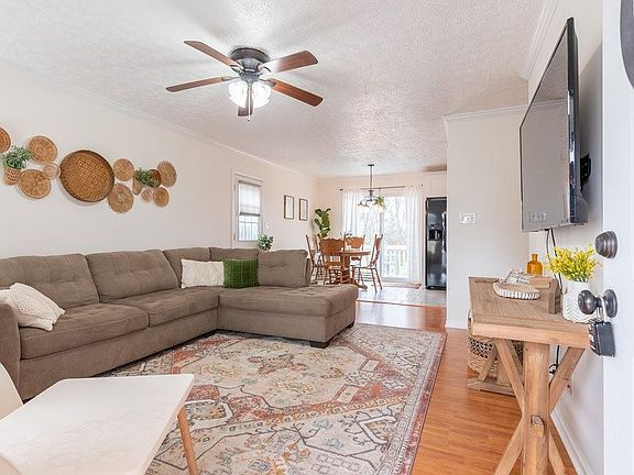 5th image of 180 Highland Cir