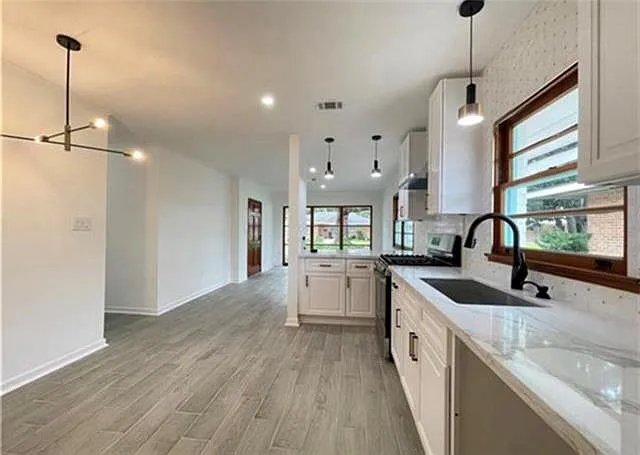 3 bed, 2.0 bath, 1210 sqft, $2,200 — Photo 4