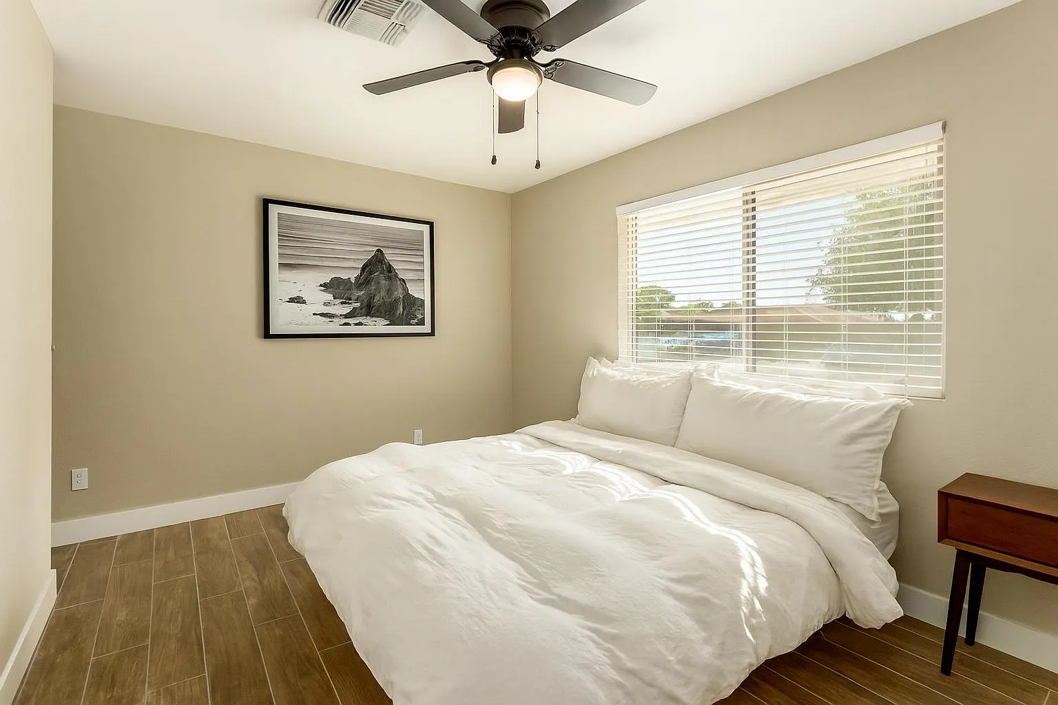 4 bed, 6.0 bath, 2200 sqft, $892 — Photo 1