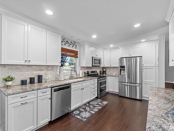 3rd image of 1009 Wellman Ave