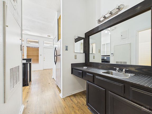 5th image of 2802 Nueces St APT 307