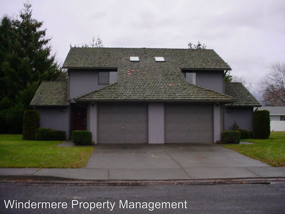 1st image of 222 NE Cedar Ave