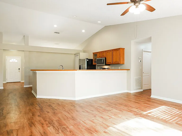 313 Johns Glen Dr — Photo 5