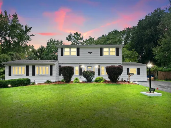 11040 Morrow Dr, Saint Ann, MO 63074