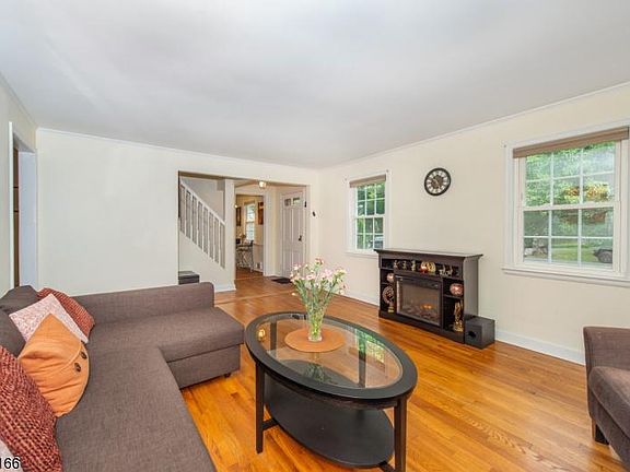 4th image of 212 Midway Ave