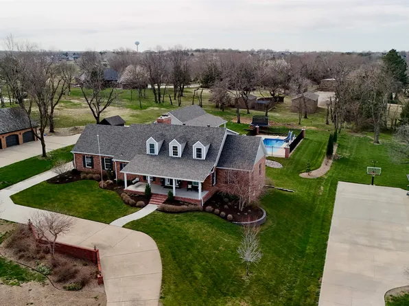 863 Eastridge Dr, Salina, KS 67401