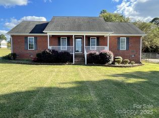 232 E Gold St, New London, NC 28127
