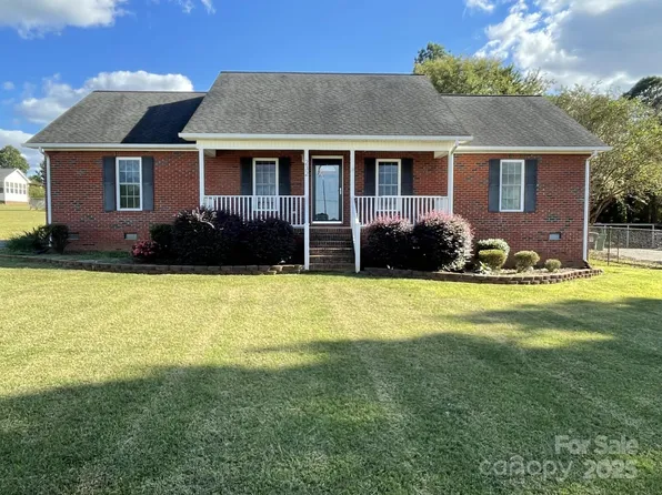 232 E Gold St, New London, NC 28127