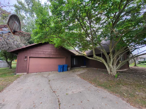 14450 Crest Ln, Plymouth, IN 46563