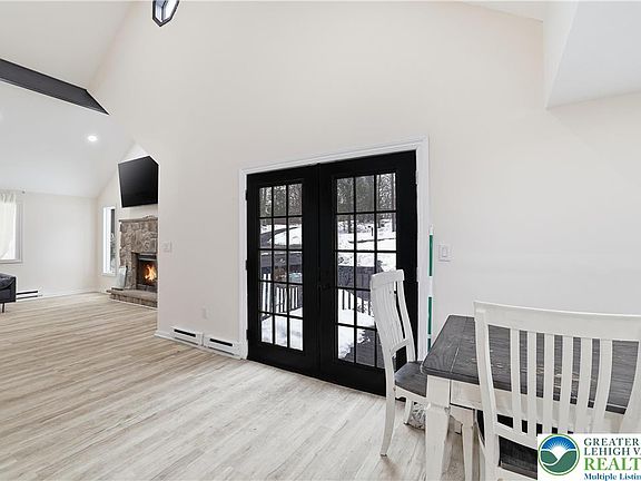 3rd image of 319 Ramblebush Rd