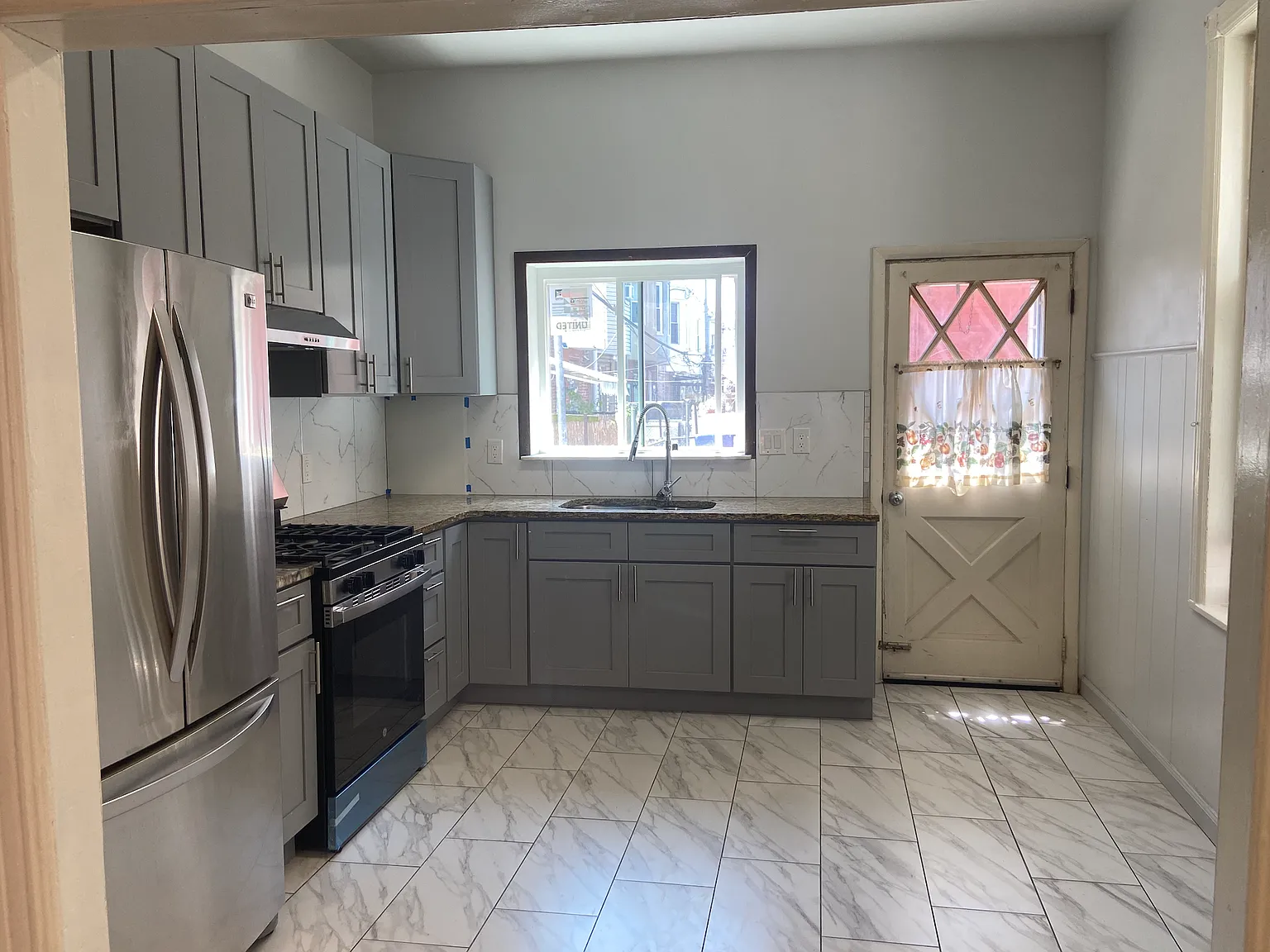 5 bed, 1854 sqft, $2,500 — Photo 4