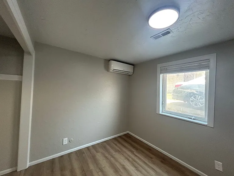 967 W Duplex — Photo 6