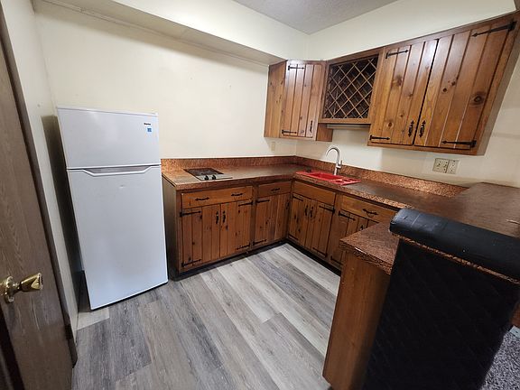 3rd image of 130 Spring St