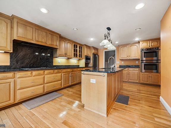 5th image of 44 Hughes Ln