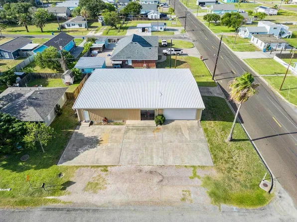 724 Rowan St, Rockport, TX 78382