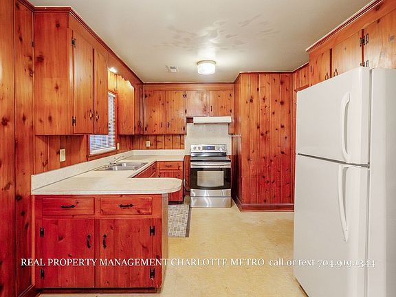 5th image of 3025 Amity Garden Ct
