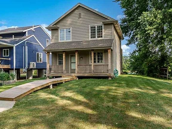 3rd image of 11101 Edgemere Ter