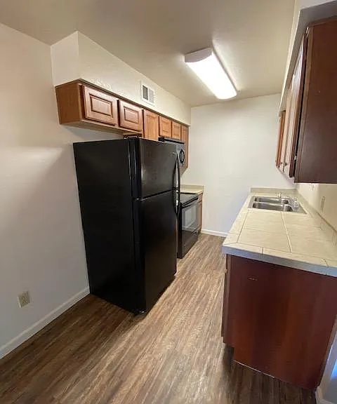 1810 E Blacklidge Dr #817 — Photo 4
