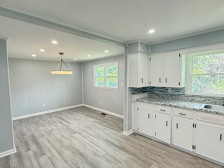 215 Newton Ln — Photo 25