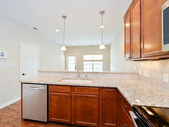 3rd image of 1355 Middlebury Dr #47