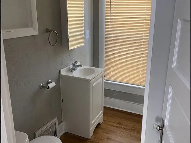 211 N Walnut St — Photo 6
